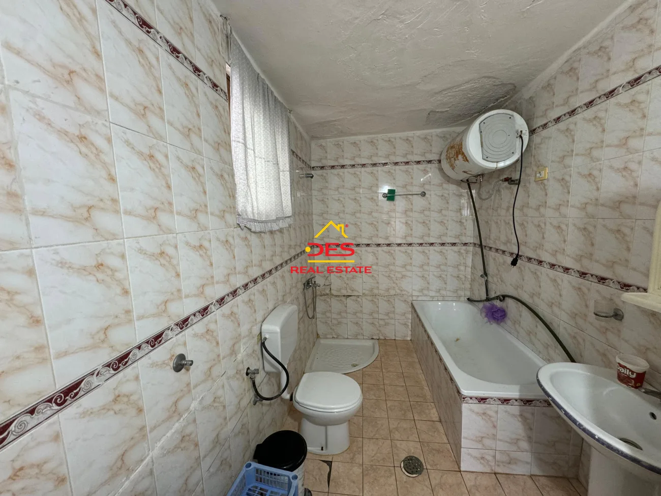 Jepet shtëpi private 2+1 me qira pranë sheshit të flamurit, vlorë.