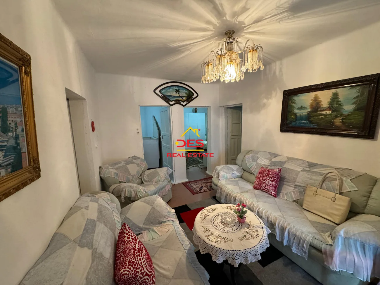 Jepet shtëpi private 2+1 me qira pranë sheshit të flamurit, vlorë.