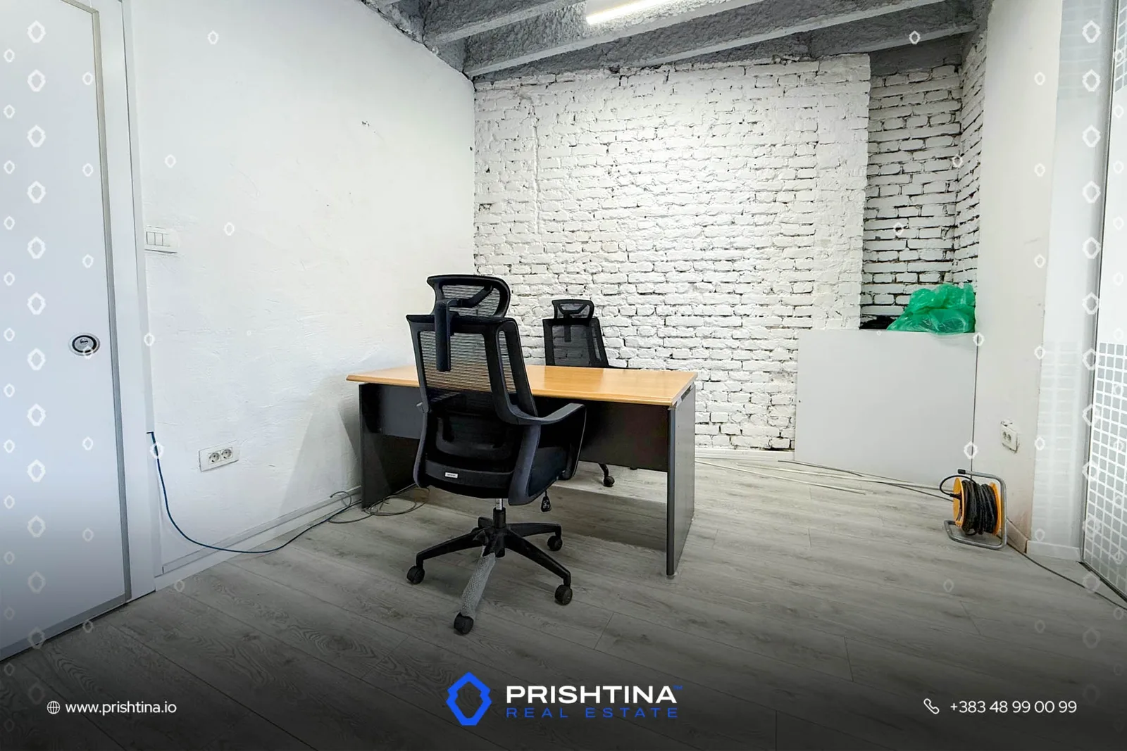 Zyrë me qira 70m² në Qendër