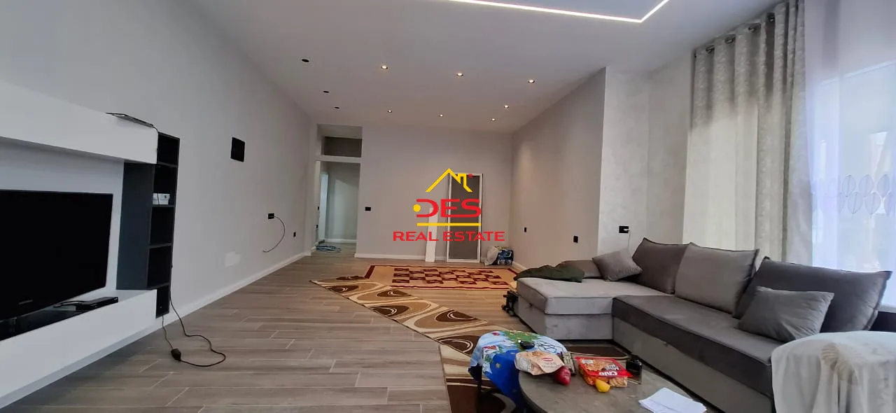 Shitet njësi e konvertuar në apartament 1+1 te bishti i kalldrëmit,vlorë