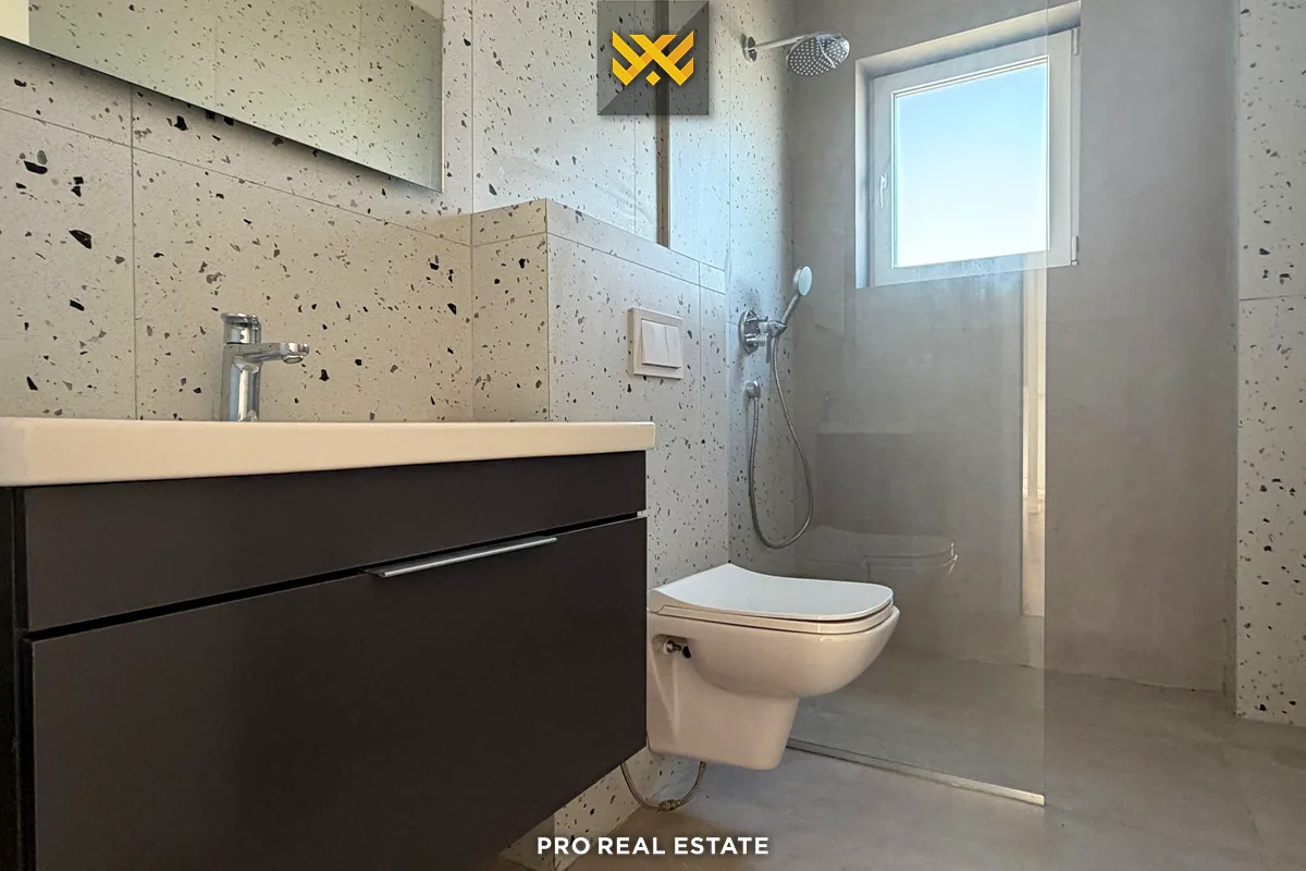 Shtëpi 245m² për #SHITJE në Lagjen Priam Village