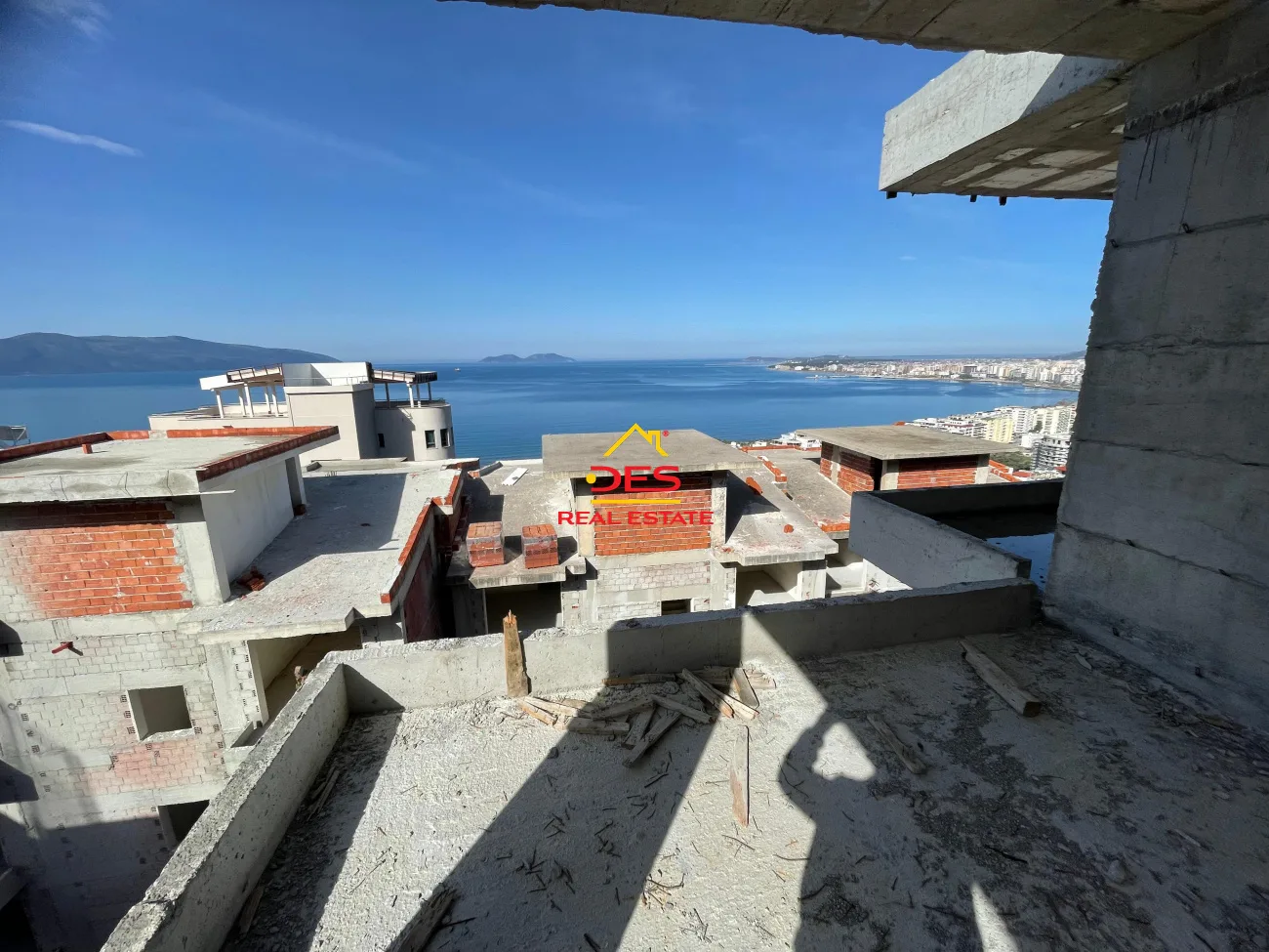 Shitet apartament 1+1 me këste në kodër lungomare. 🌅 me pamje nga deti