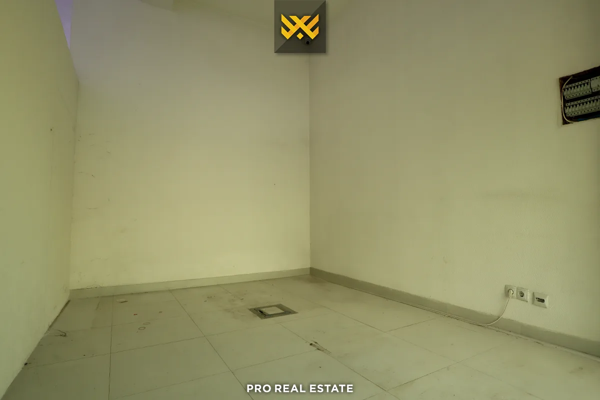 Lokal 84m² në #SHITJE në Tophane