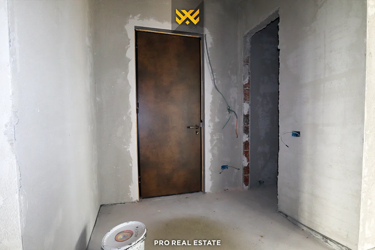 Banesë Penthouse / Zyrë 160m² + 80m² me #QIRA në Veternik