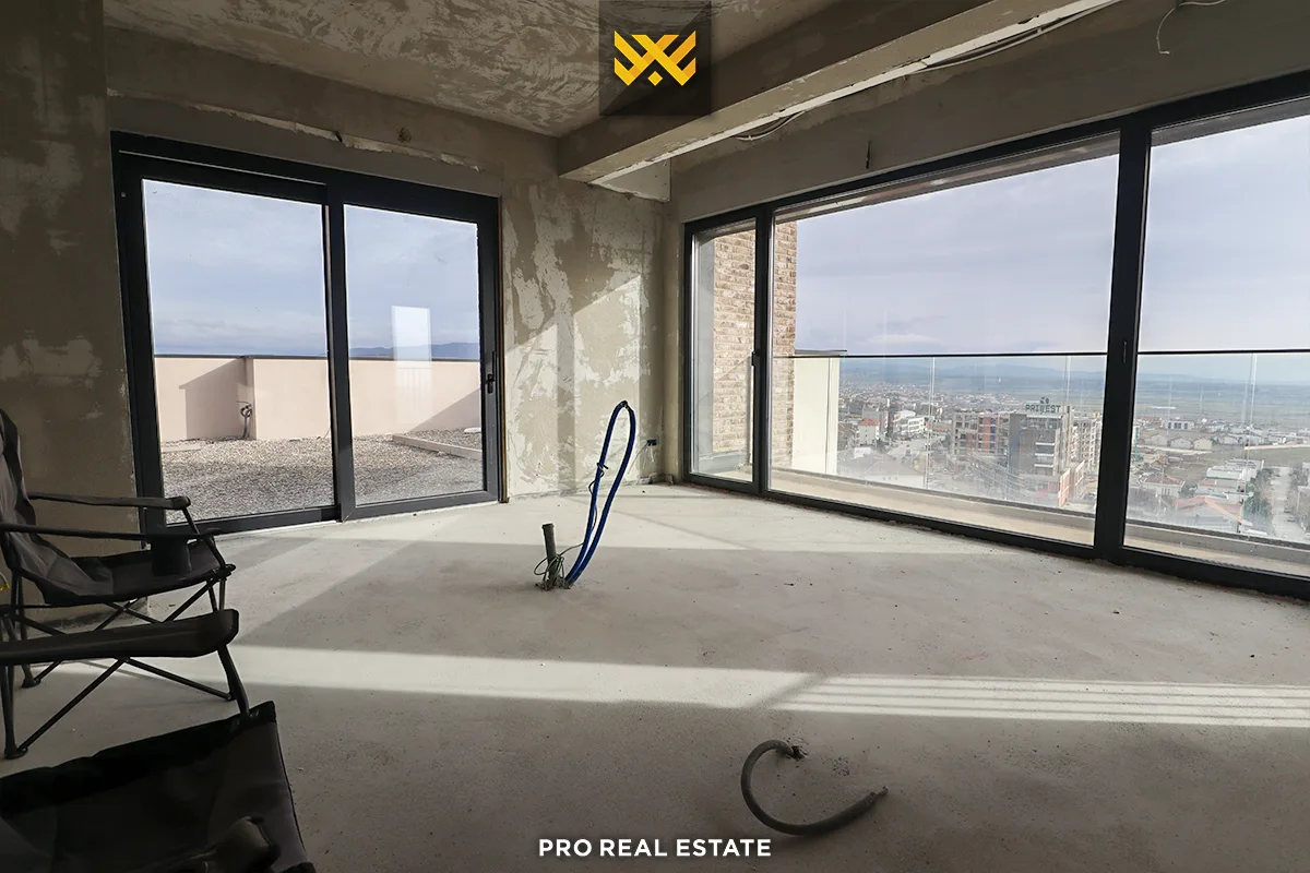 Banesë Penthouse / Zyrë 160m² + 80m² me #QIRA në Veternik