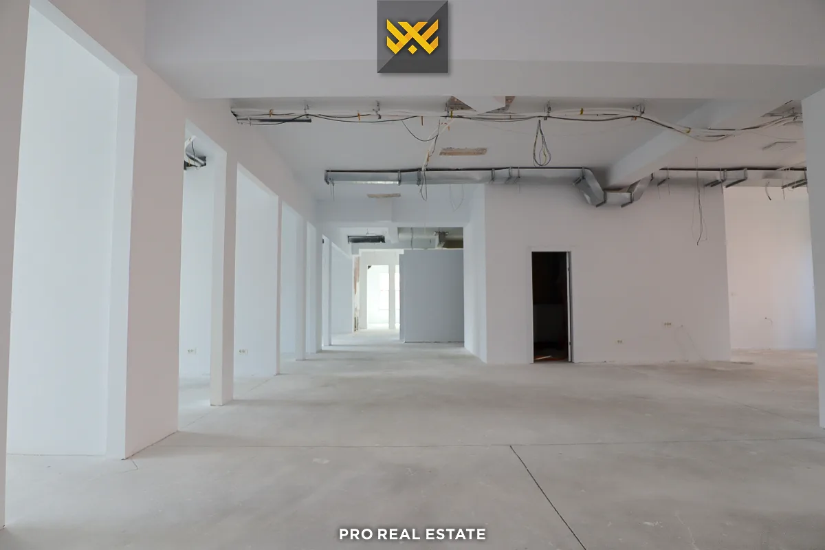 Banesë / Zyrë 400m² me #QIRA në Bregun e Diellit