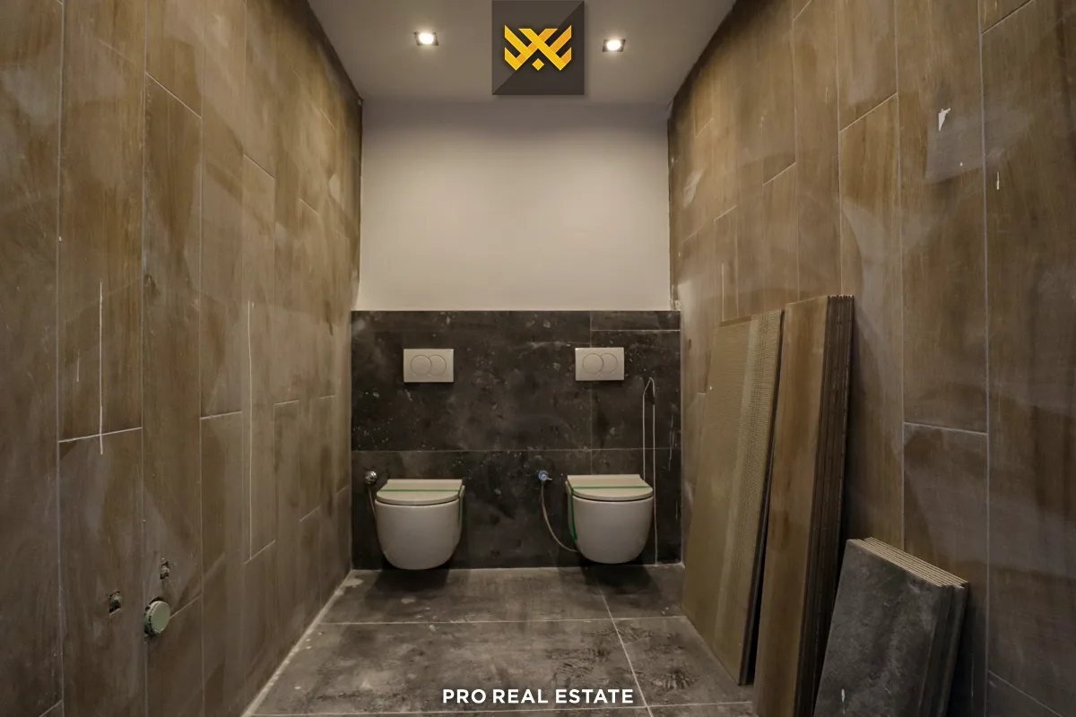 Banesë / Zyrë 400m² me #QIRA në Bregun e Diellit