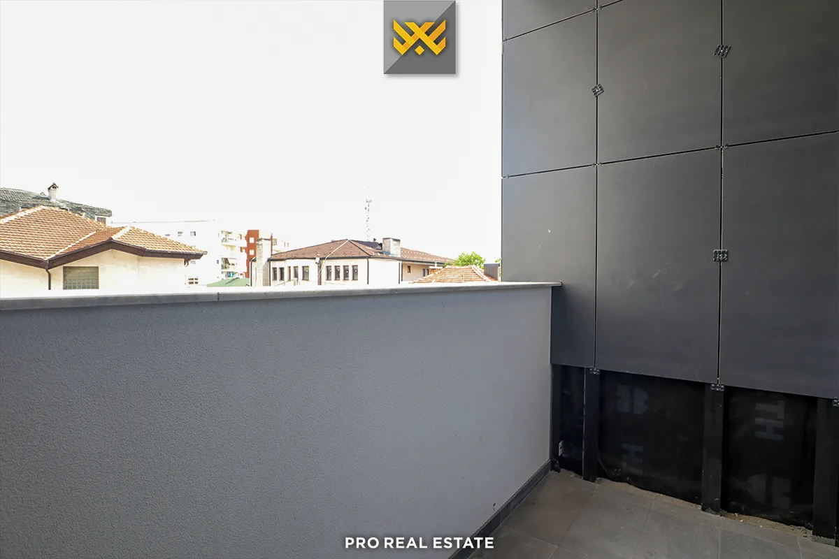 Banesë / Zyrë 400m² me #QIRA në Bregun e Diellit