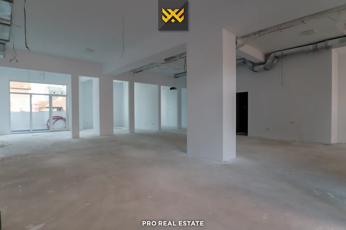 Banesë / Zyrë 400m² me #QIRA në Bregun e Diellit