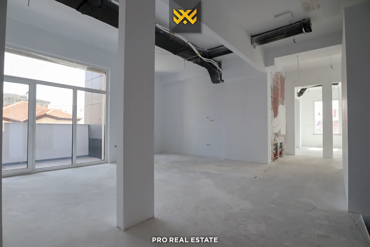 Banesë / Zyrë 400m² me #QIRA në Bregun e Diellit
