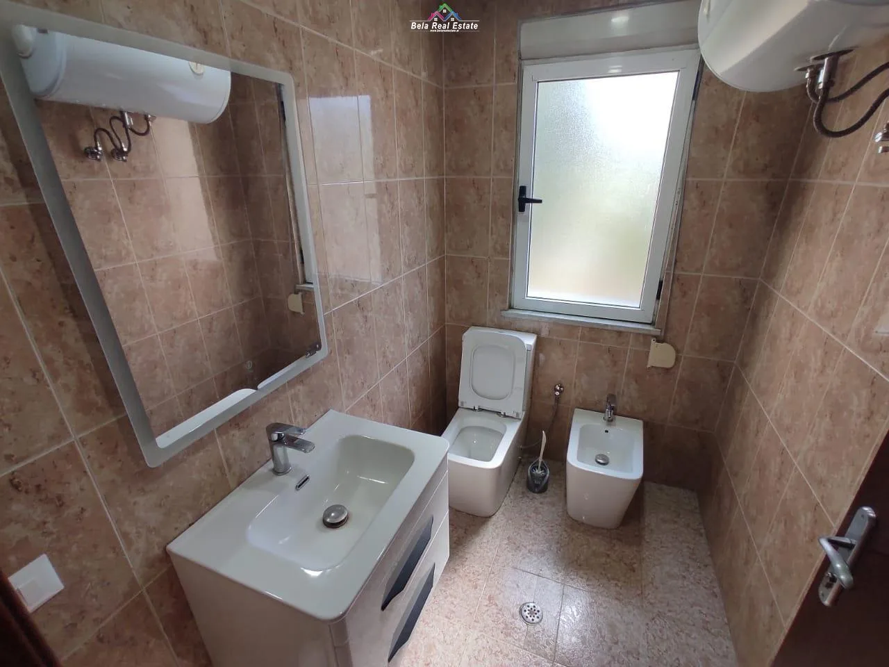 Zyre Me Qera 3+1 tek Rruga e Elbasanit (ID BZ2708) Tirane
