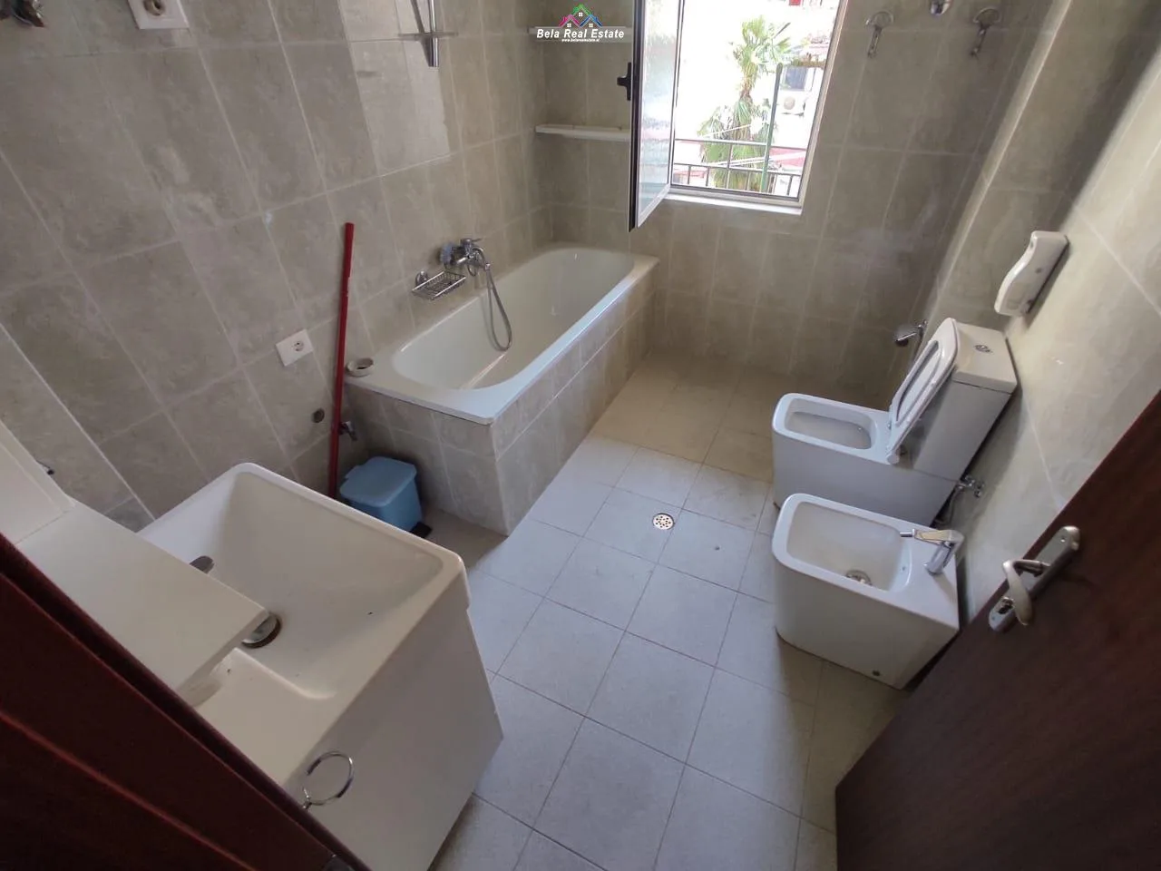 Zyre Me Qera 3+1 tek Rruga e Elbasanit (ID BZ2708) Tirane
