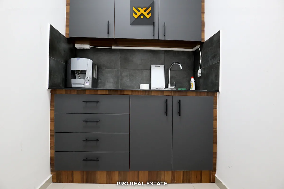 Lokal – Zyre 130m² në #SHITJE te Mati 1.