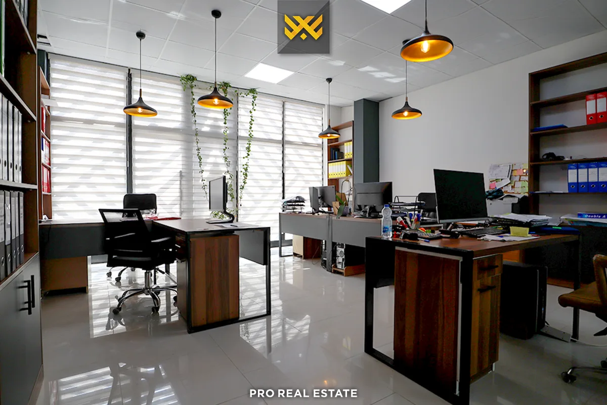 Lokal – Zyre 130m² në #SHITJE te Mati 1.