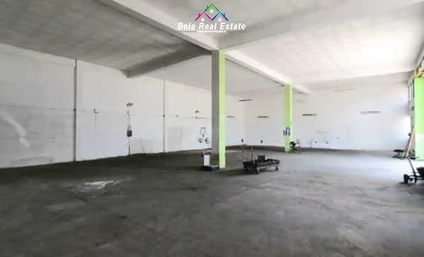 Magazine Me Qera Ne Autostraden Tirane- Durres ( ID BM311)  Tirane