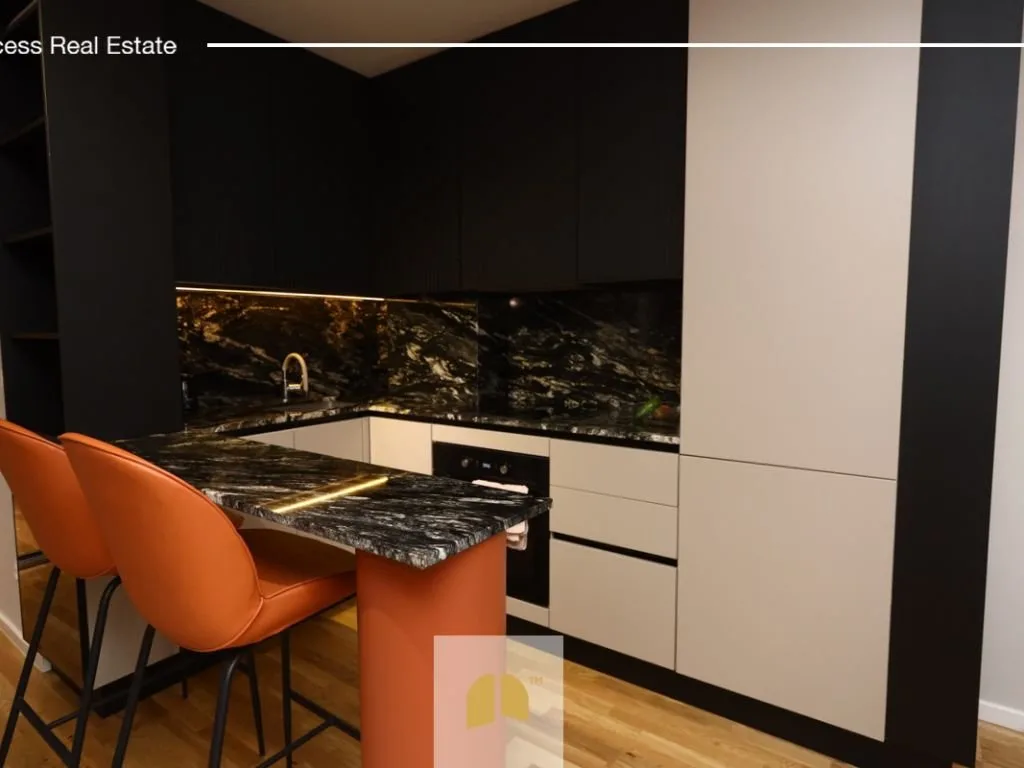 Zyre 100m² dhe Banim 52m² e perbashket total 152m² - Lakrishtë