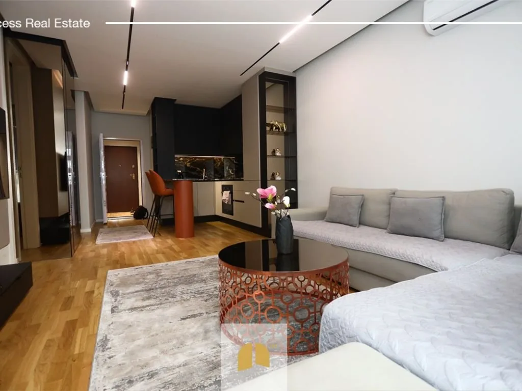 Zyre 100m² dhe Banim 52m² e perbashket total 152m² - Lakrishtë