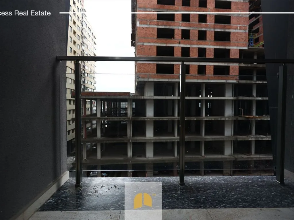 Zyre 100m² dhe Banim 52m² e perbashket total 152m² - Lakrishtë
