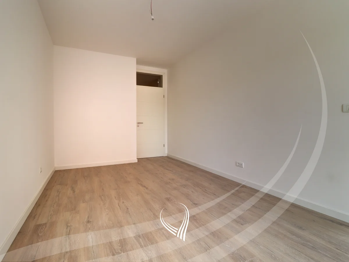 Zyre me 3 dhoma pune me qira në lagjen Mati 1 – Kodrina