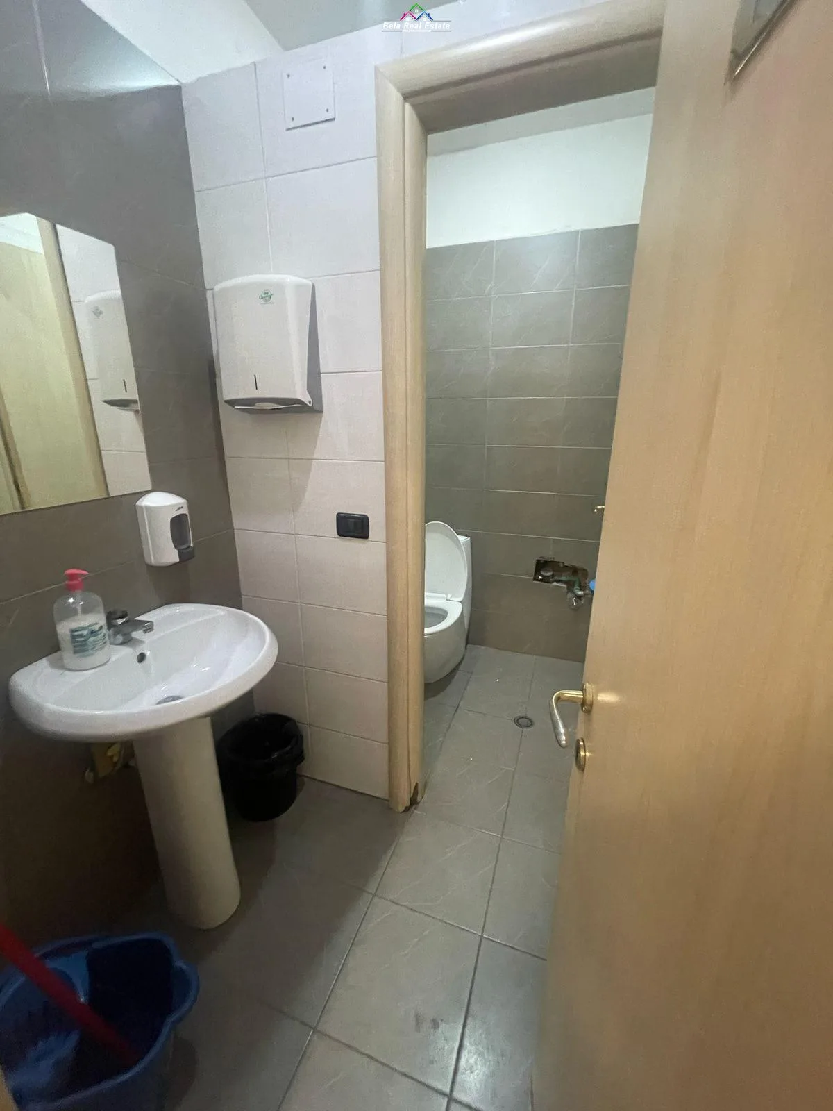 Zyre Me Qera Tek Myslym Shyri (ID BZ2592) Tirane