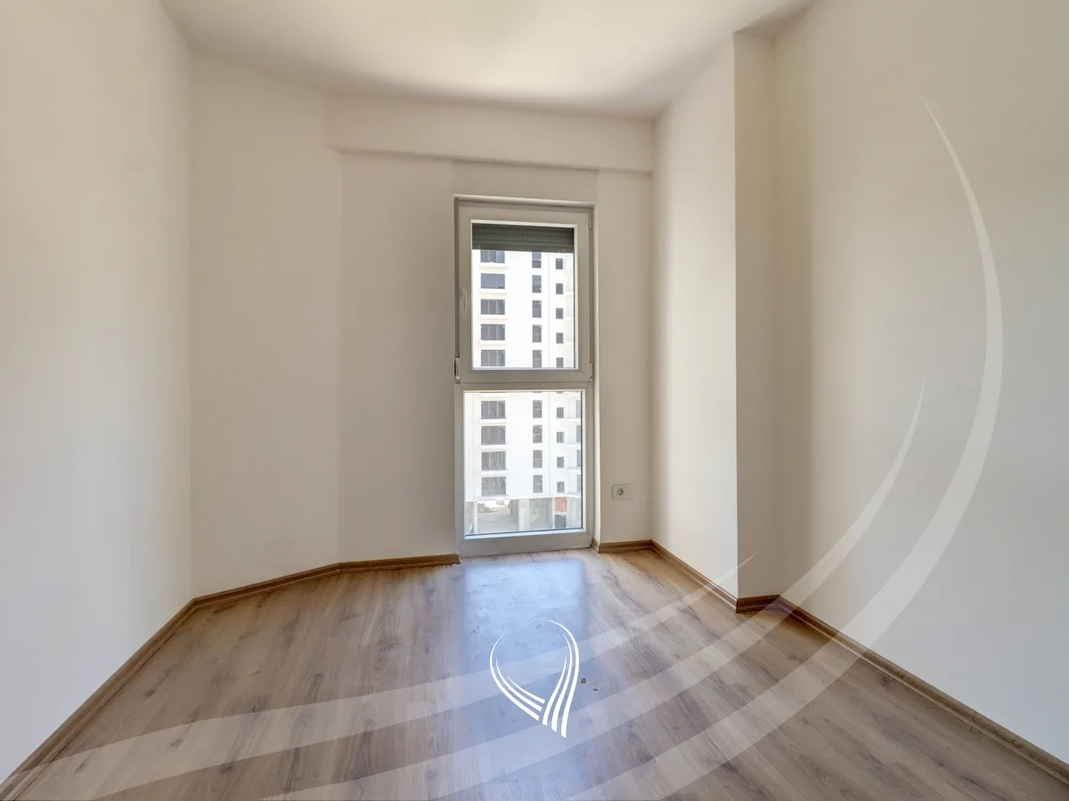 Banesë me 3 dhoma gjumi në shitje në lagjen Prishtina e Re