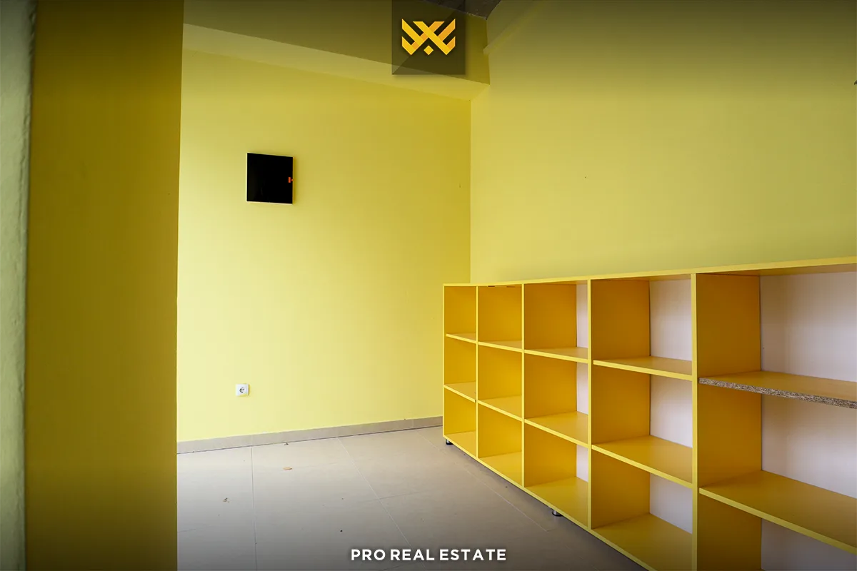 Lokal 175m² me #QIRA në Lagjen e Muhaxherëve.