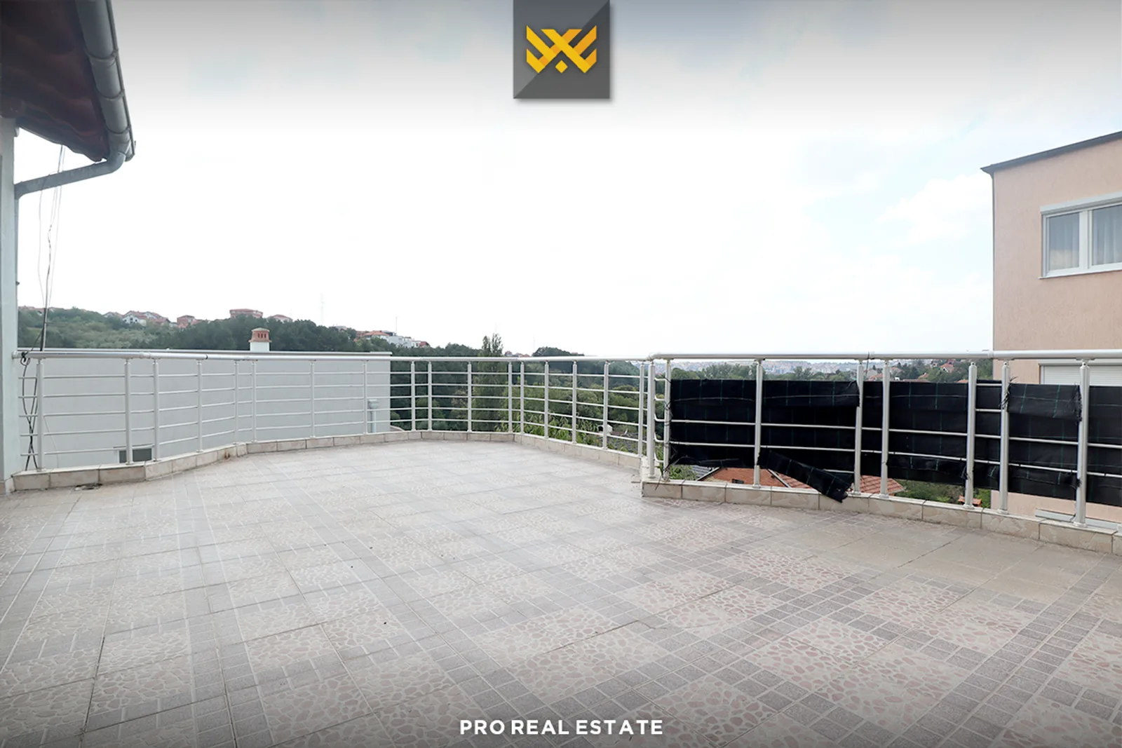 Shtëpi 600m² me #QIRA në Tokbashqe.