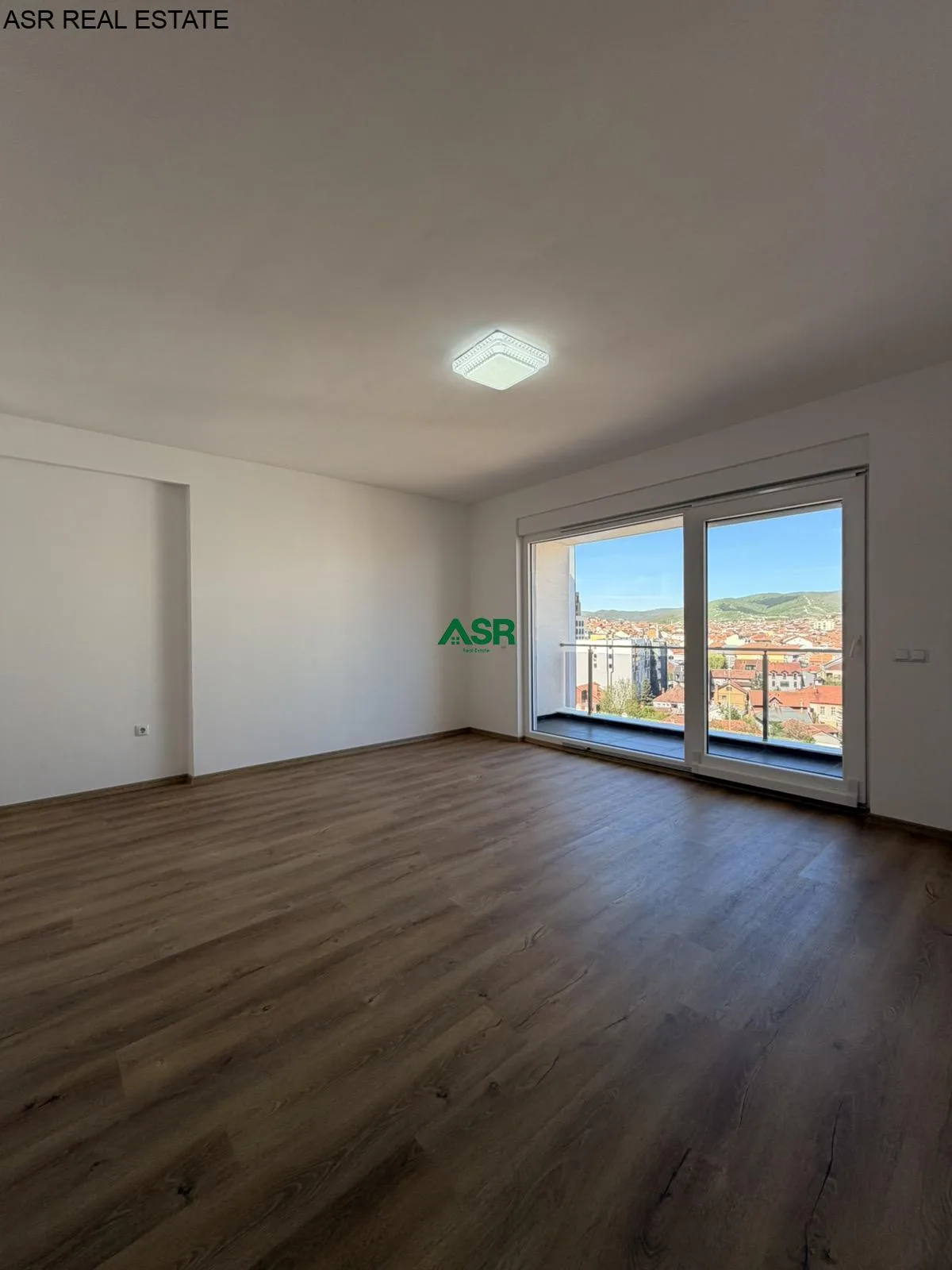 #ID:4259 Banesë 90m2 me #qira në lagjen Tophane