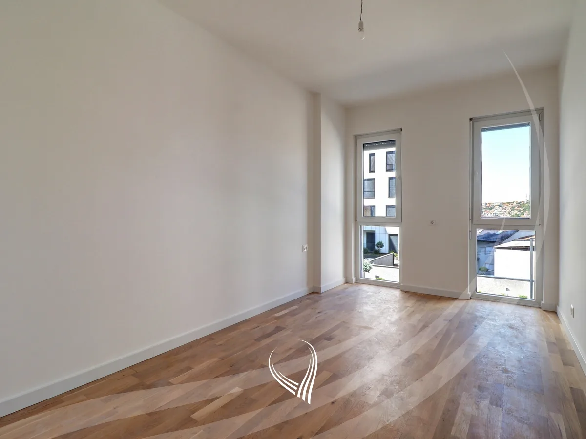 Zyre me 4 dhoma pune me qira në lagjen Velania – Puhiza 3
