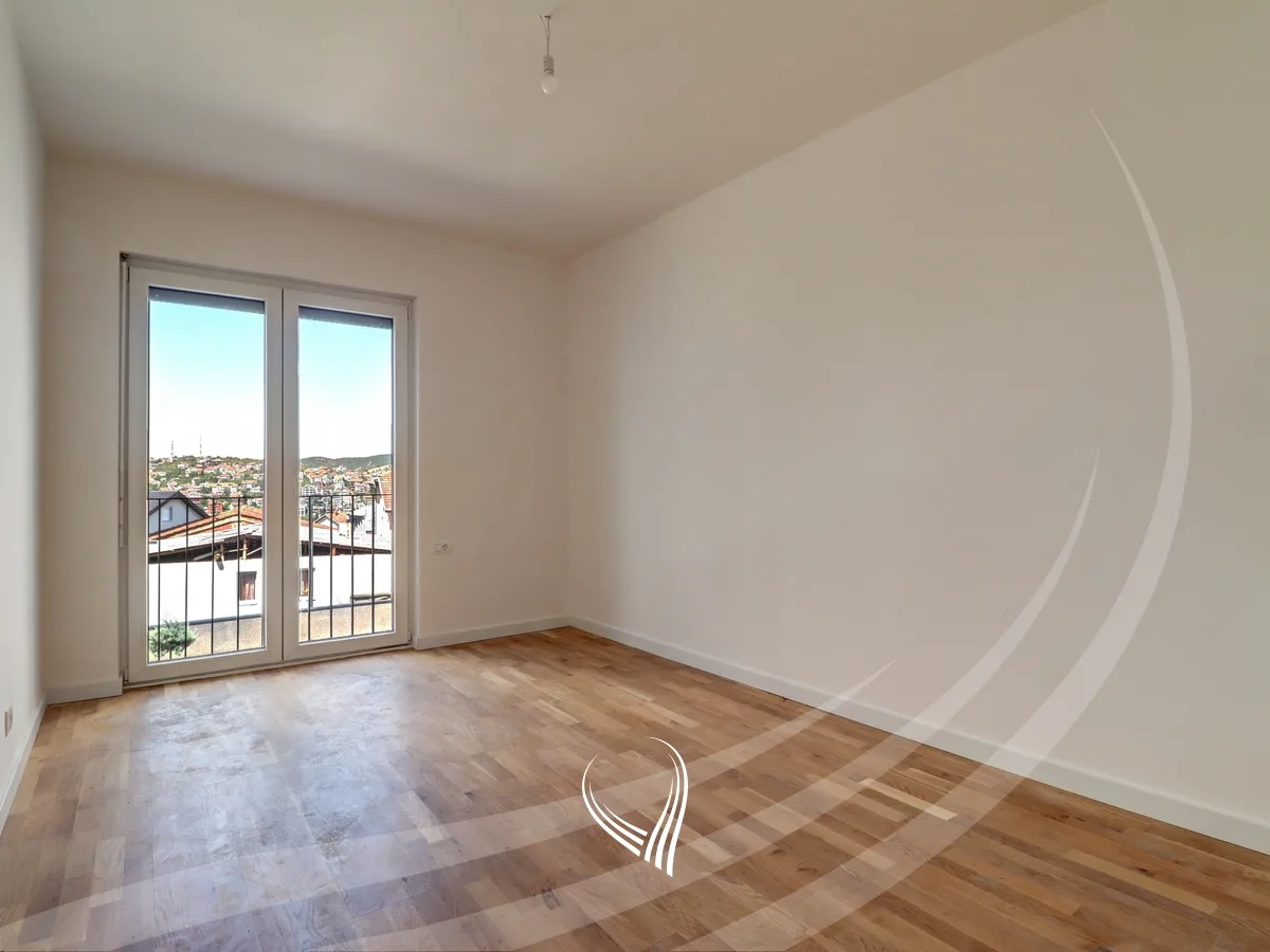 Zyre me 4 dhoma pune me qira në lagjen Velania – Puhiza 3
