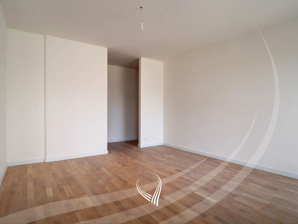 Zyre me 4 dhoma pune me qira në lagjen Velania – Puhiza 3