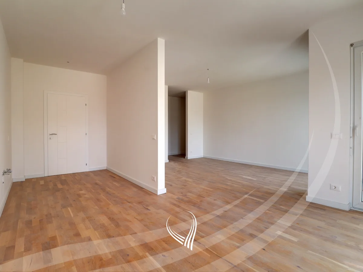Zyre me 4 dhoma pune me qira në lagjen Velania – Puhiza 3