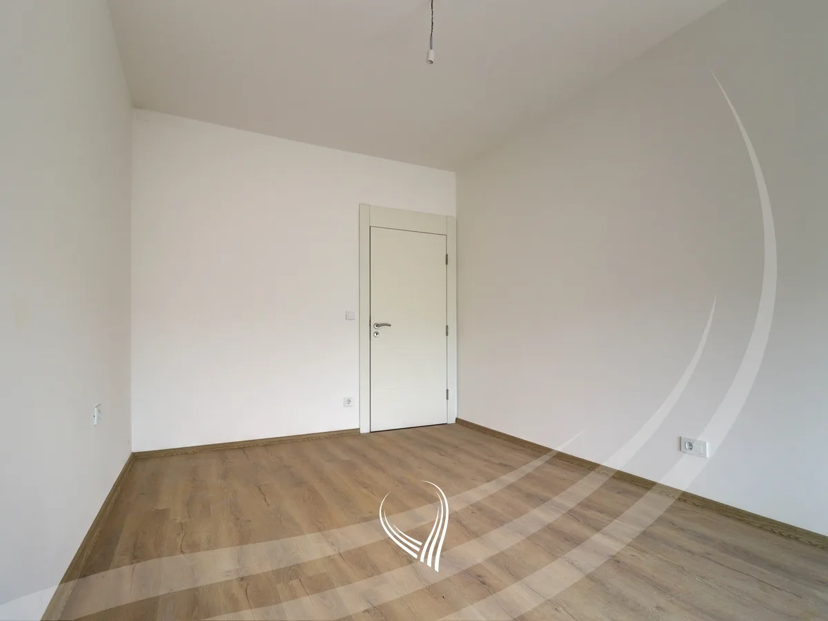 Zyre me 3 dhoma pune me qira në lagjen Mati 1