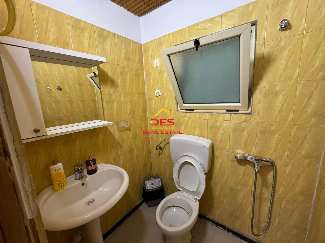 Jepet hotel me qira në ujë të ftohtë ,vlorë