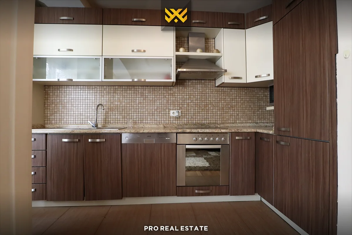 Banesë - Zyrë 70m² me #QIRA në Qendër.