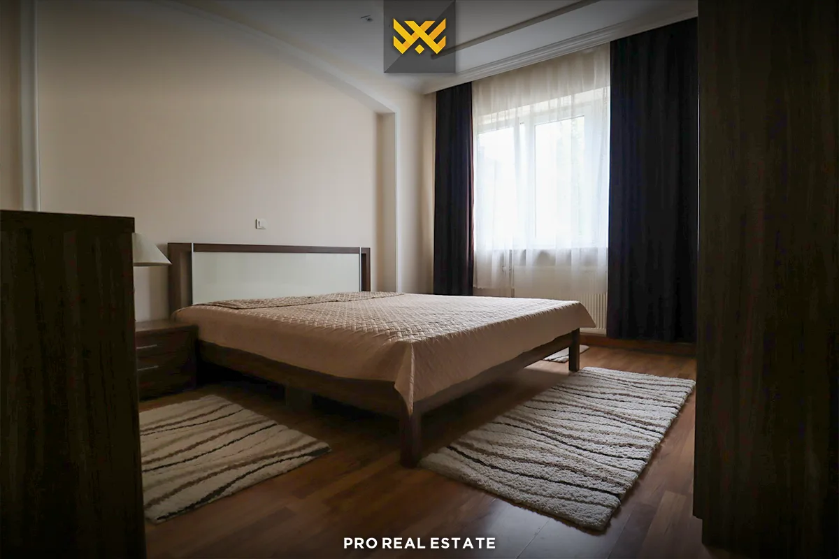 Banesë - Zyrë 70m² me #QIRA në Qendër.
