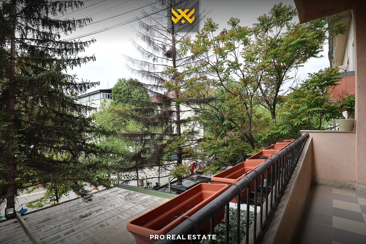 Banesë - Zyrë 70m² me #QIRA në Qendër.