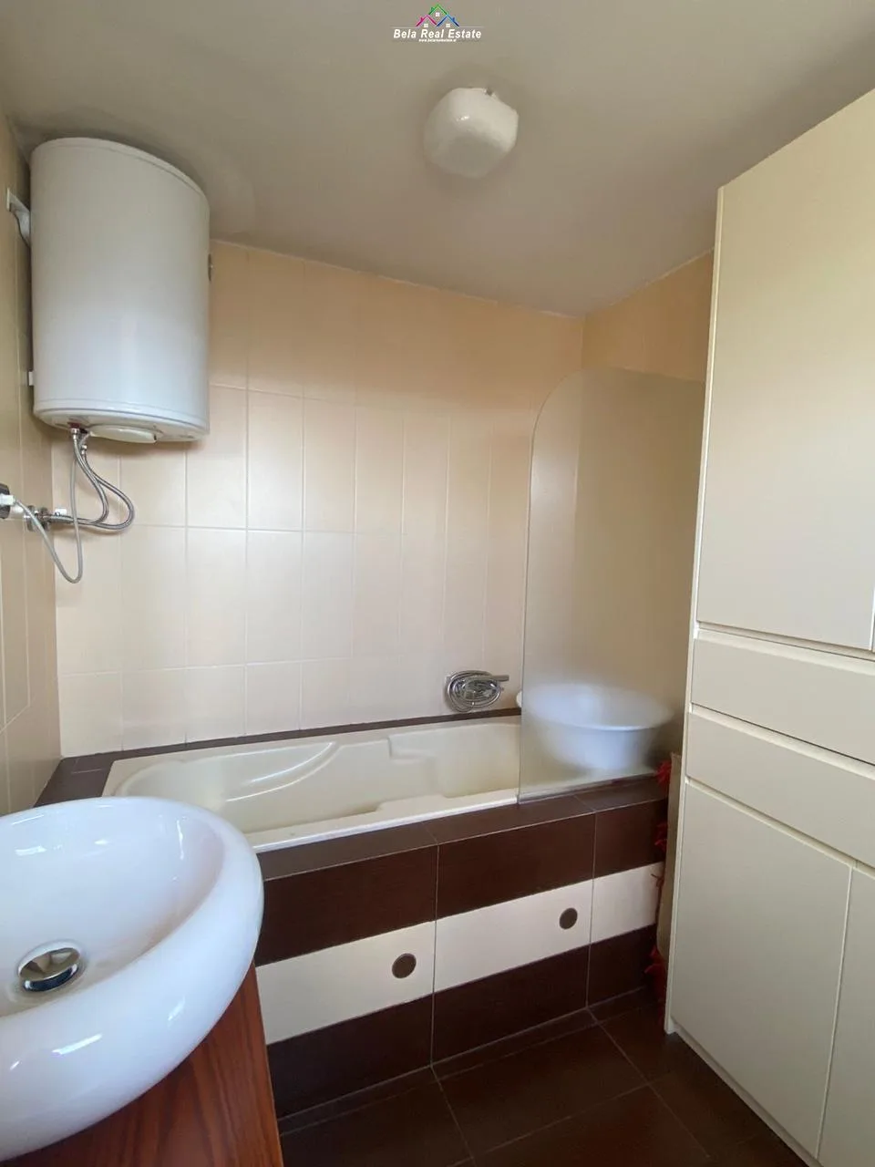 Apartament Me Qera 2+1 Tek Pazari i Ri (ID B2201281) Tirane