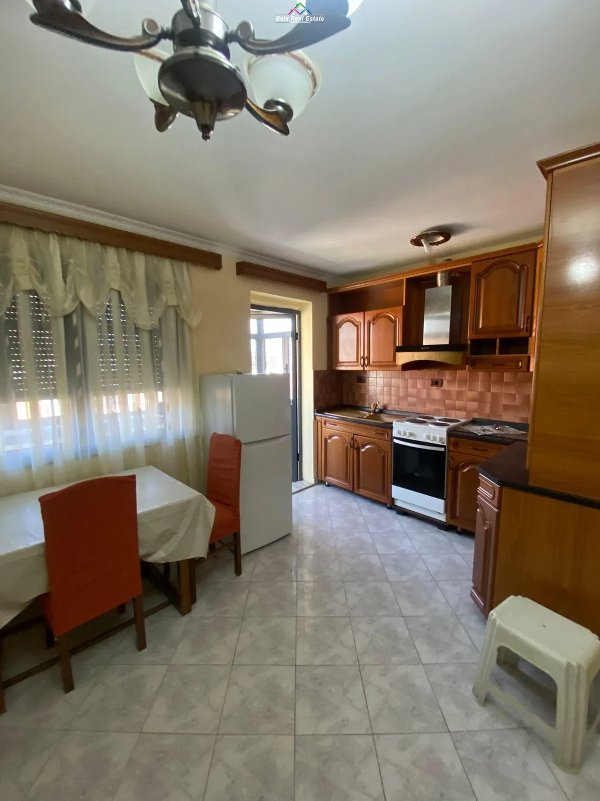 Apartament Me Qera 2+1 Tek Ish Restorant Durresi (ID B221220) Tirane