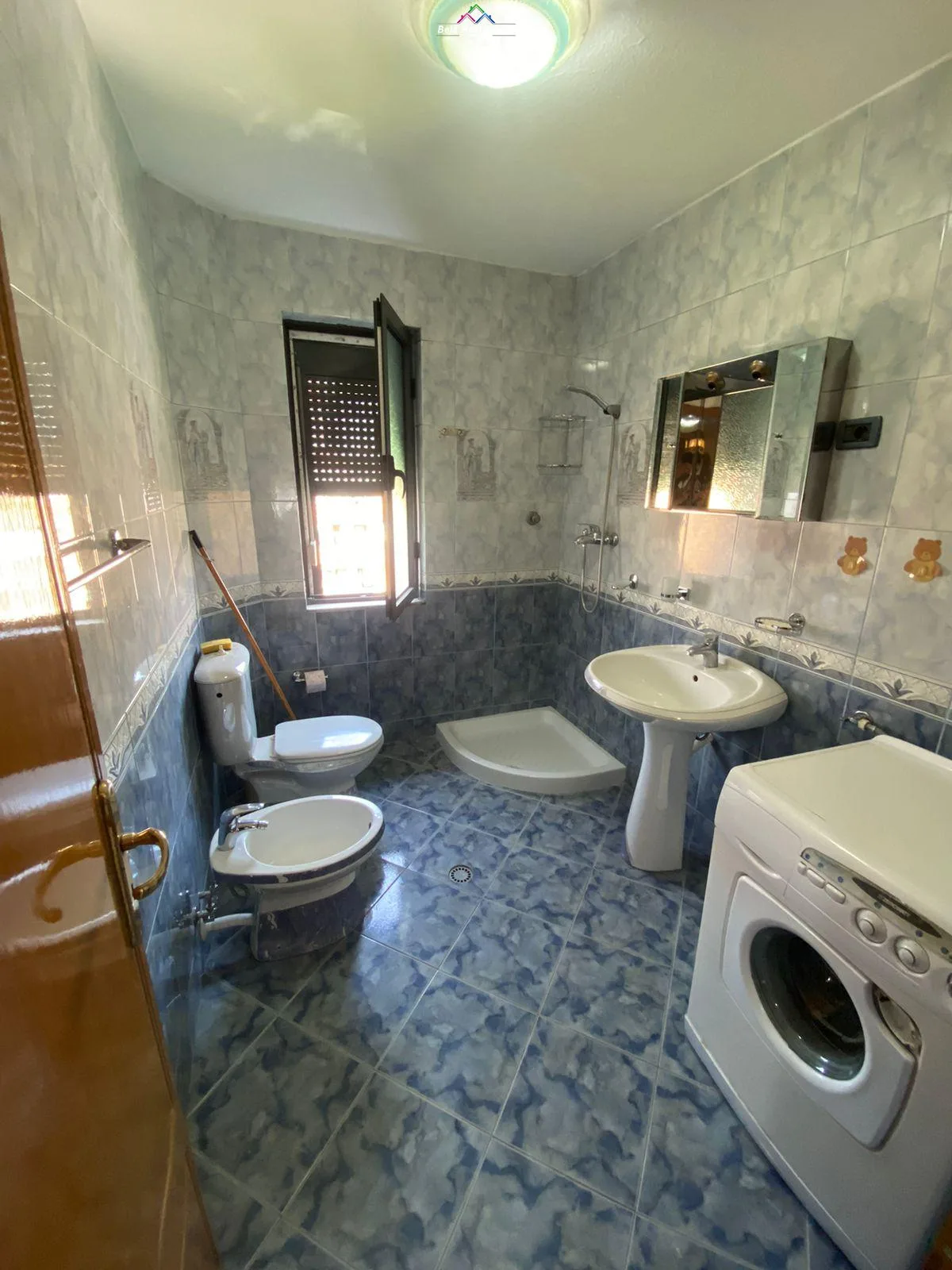 Apartament Me Qera 2+1 Tek Ish Restorant Durresi (ID B221220) Tirane