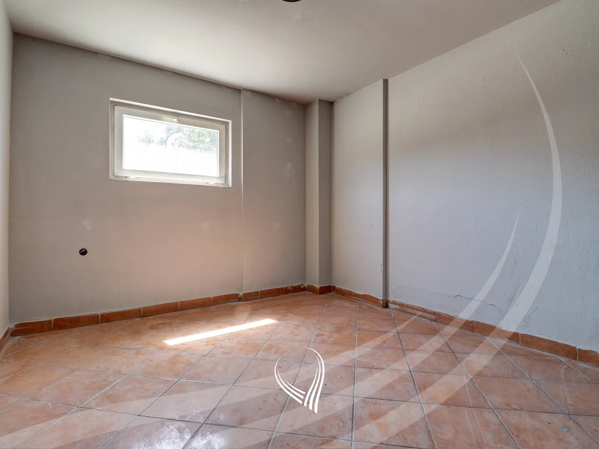 Depo 950m2 me qira në lagjen Arbëria - Dragodan