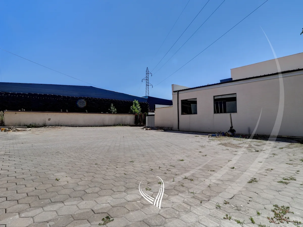 Depo 950m2 me qira në lagjen Arbëria - Dragodan