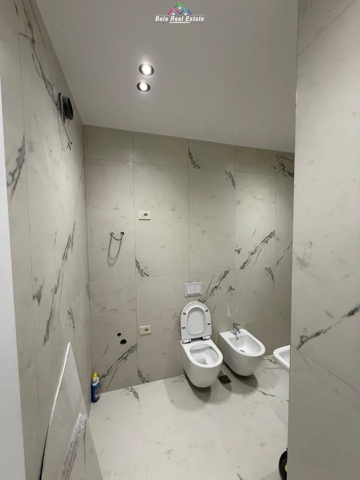 Zyre me Qera Tek Mine Peza (ID BZ2750) Tirane