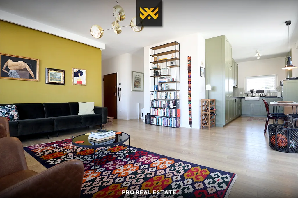 Banesë / Penthouse 115m² + 167m² me #QIRA në Rrugën C