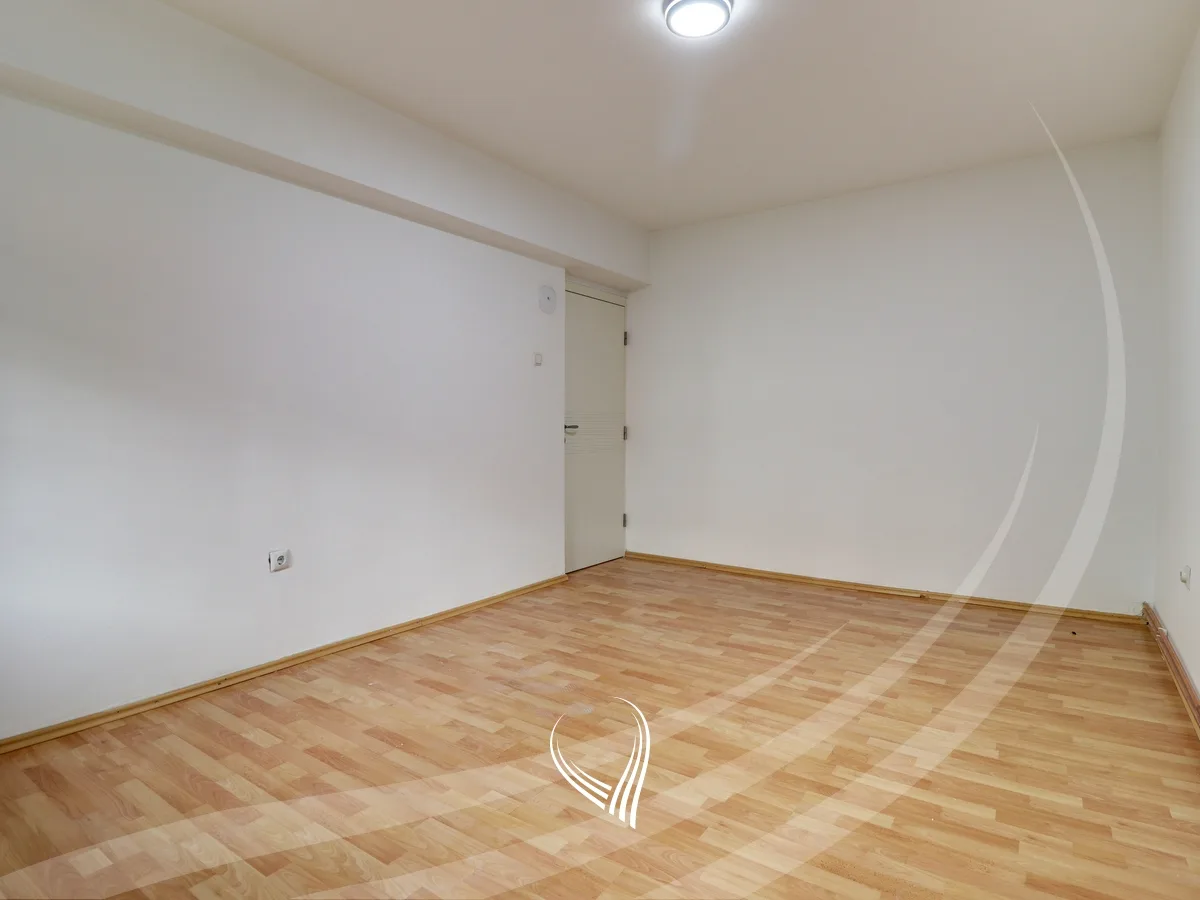 Zyre me 3 dhoma pune me qira në lagjen Ulpiana
