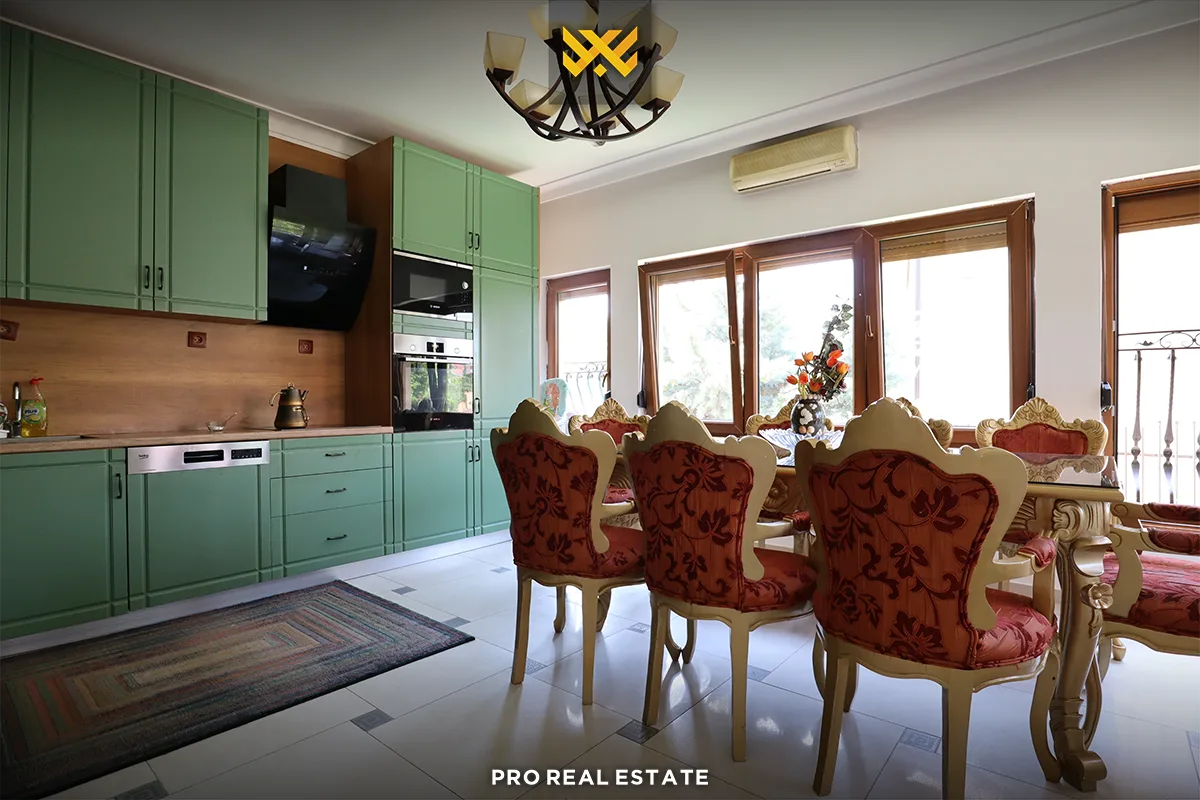 Shtëpi 450m² për #SHITJE në Sofali.