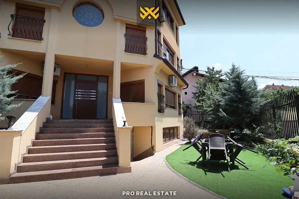 Shtëpi 450m² për #SHITJE në Sofali.
