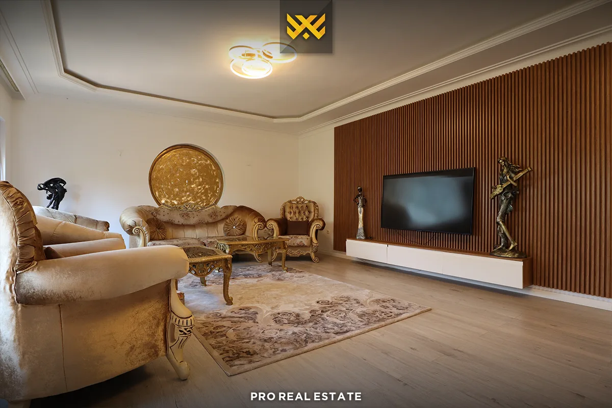 Shtëpi 450m² për #SHITJE në Sofali.