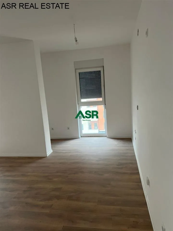 #ID:4096 Banesë 120m2 me #qira në rr.C