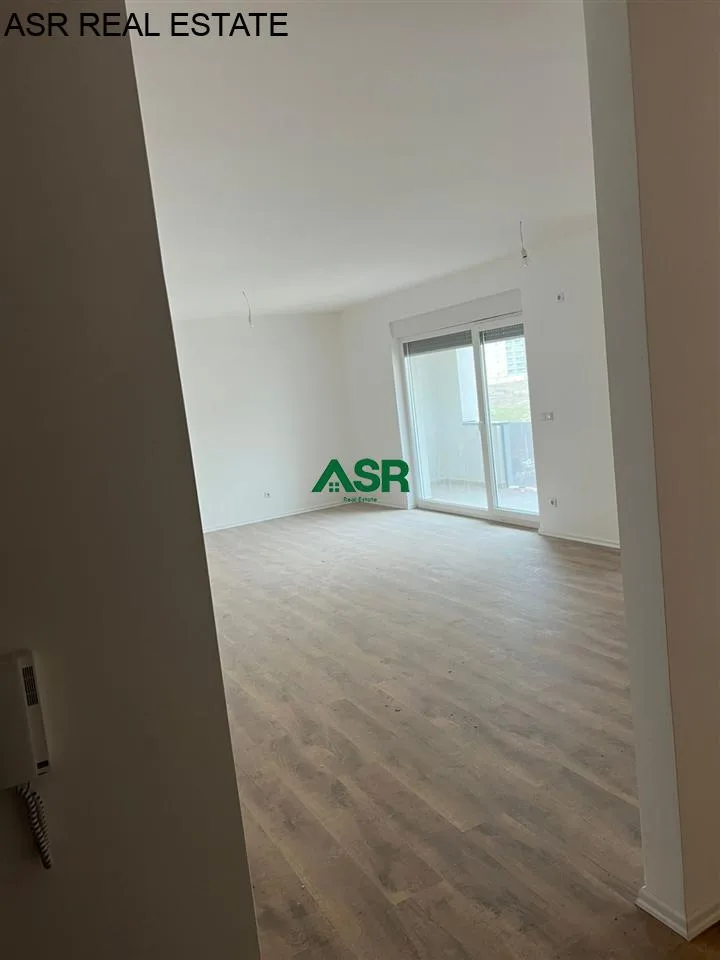 #ID:4096 Banesë 120m2 me #qira në rr.C